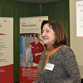 Dr. Petra Gärtner, stellvertretende Geschäftsführerin und Fachbereichsleiterin Fachkräfteentwicklung, eröffnete die Abschlussveranstaltung.