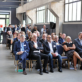 Etwa 100 Gäste nahmen an der Veranstaltung im Kraftwerk Mitte in Dresden teil.